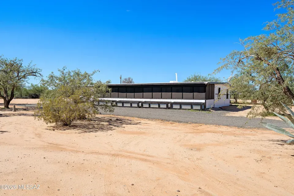4 Bed 3 Bath Traditional Suburban Family Home in Tucson, AZ - 2
