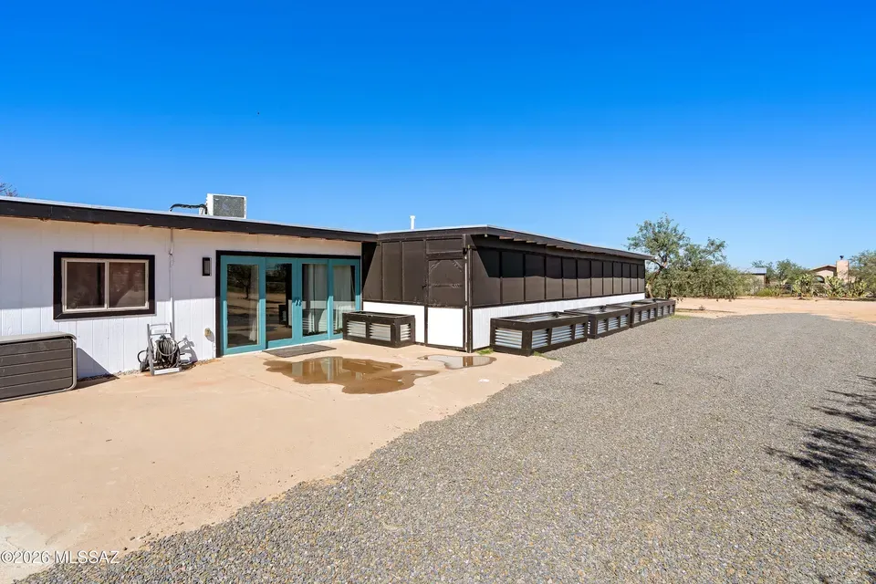 4 Bed 3 Bath Traditional Suburban Family Home in Tucson, AZ - 4