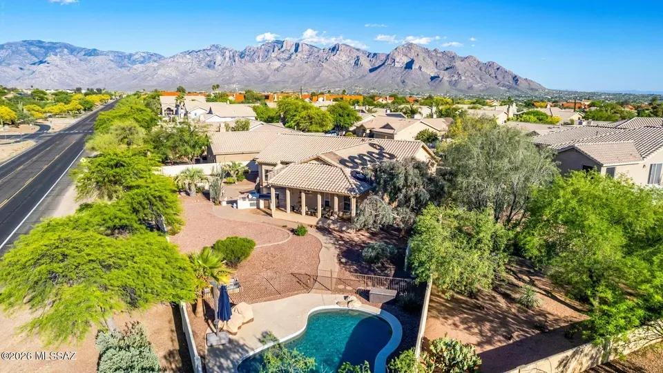4 Bed 3 Bath Traditional Suburban Family Home in Tucson, AZ - 1