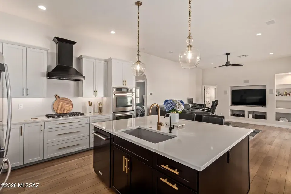 4 Bed 3 Bath Traditional Suburban Family Home in Tucson, AZ - 2