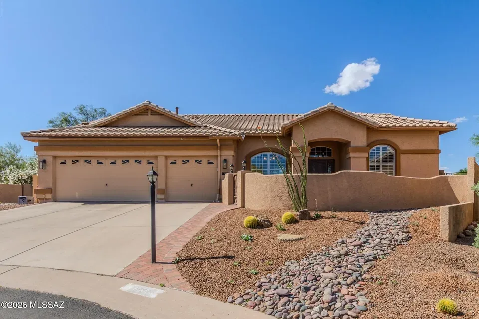 4 Bed 3 Bath Traditional Suburban Family Home in Tucson, AZ - 4