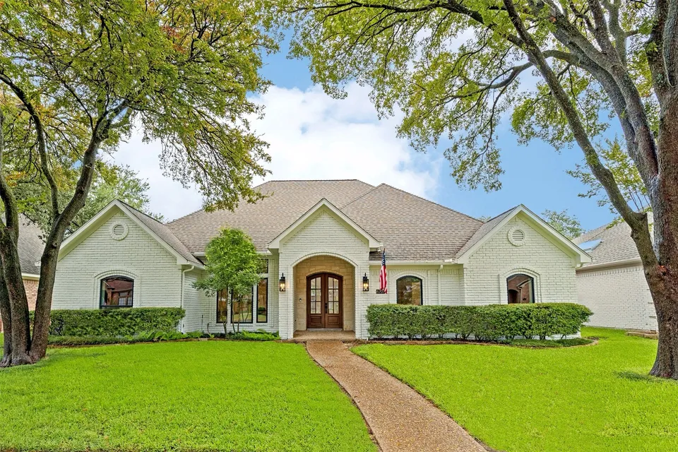 4 Bed 3 Bath Transitional Coastal in Dallas, TX