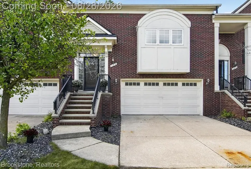 4 Bed 3 Bath Urban Residential Condo in Troy, MI - 3