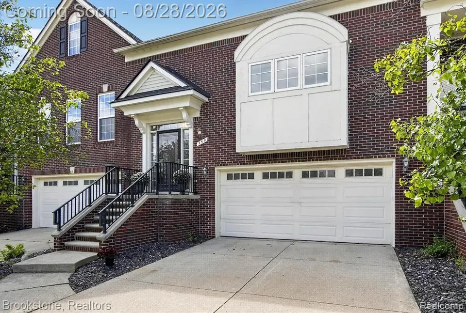 4 Bed 3 Bath Urban Residential Condo in Troy, MI - 4