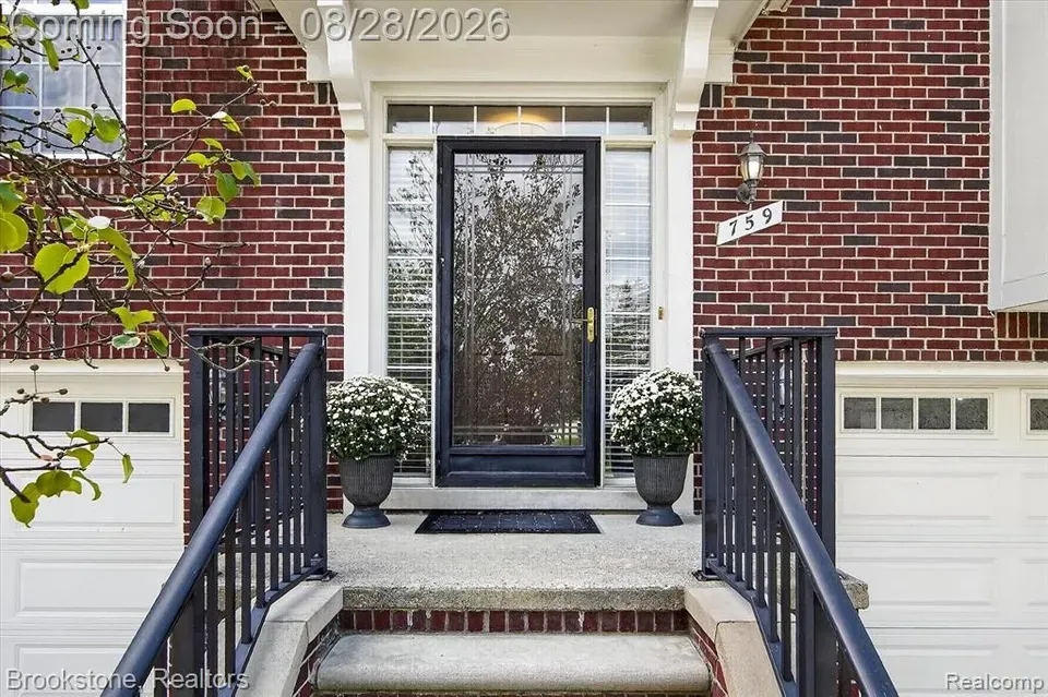 4 Bed 3 Bath Urban Residential Condo in Troy, MI - 5