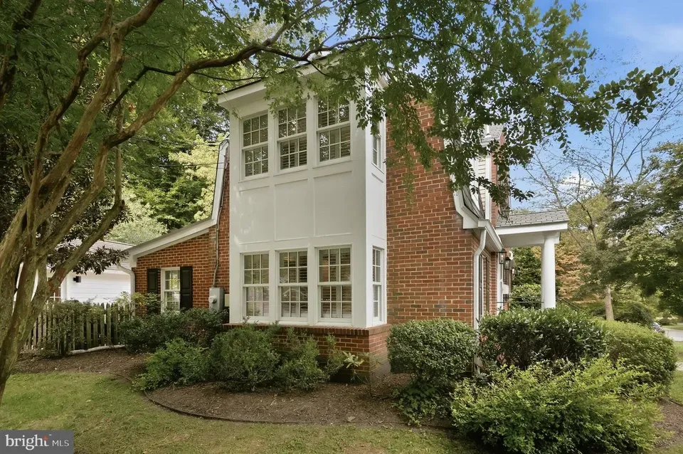 4 Bed 4 Bath Classic Historic Era Home in Bethesda, MD - 2