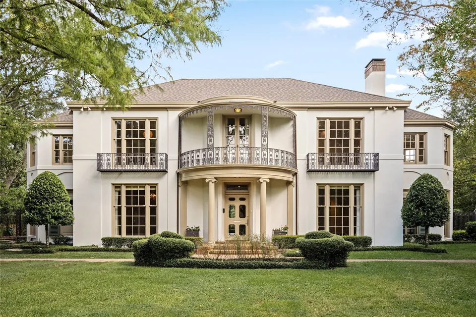 4 Bed 4 Bath Classic Historic Era Home in Houston, TX - Hero