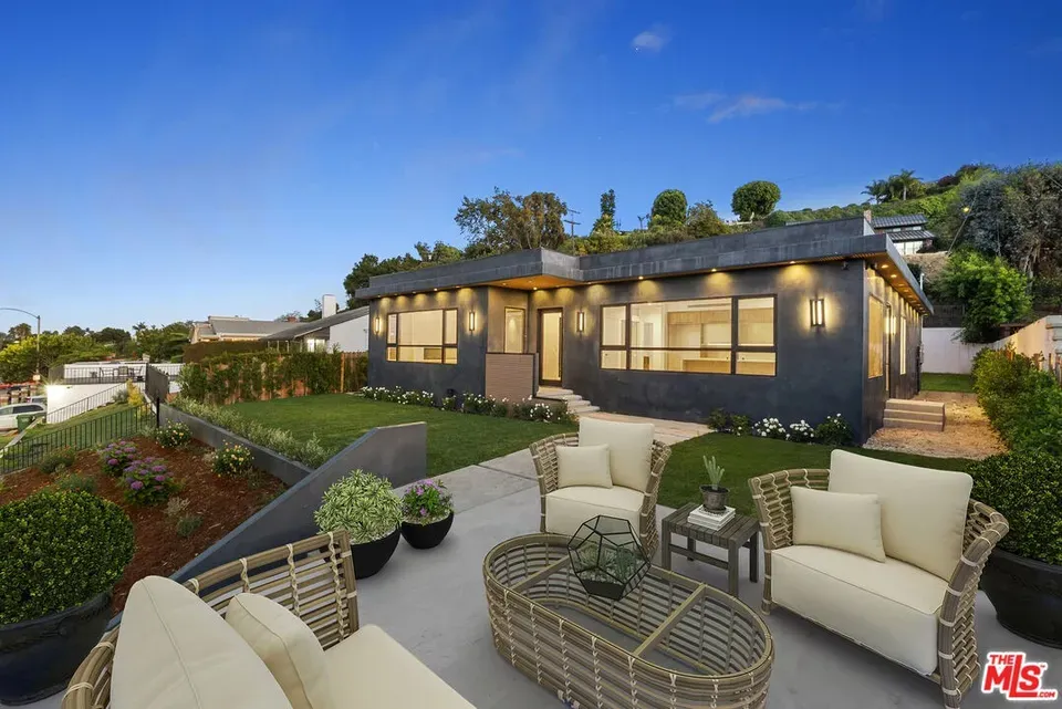 4 Bed 4 Bath Classic Historic Era Home in Los Angeles, CA - 1
