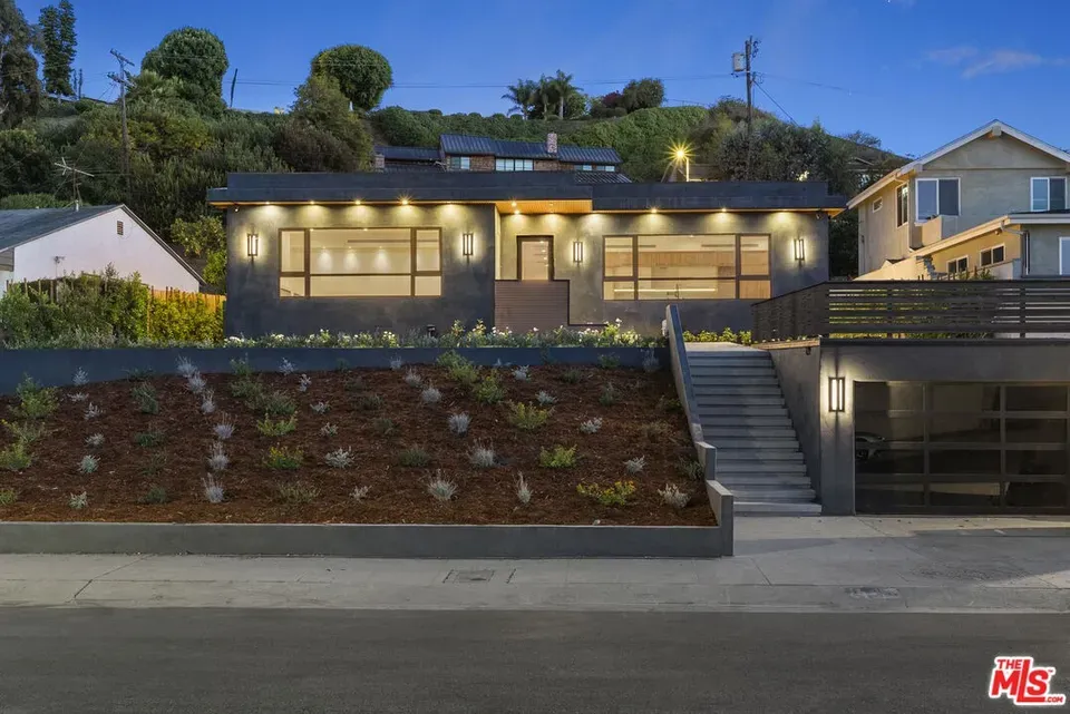 4 Bed 4 Bath Classic Historic Era Home in Los Angeles, CA - 2