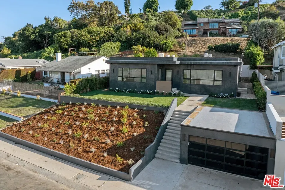 4 Bed 4 Bath Classic Historic Era Home in Los Angeles, CA - 4