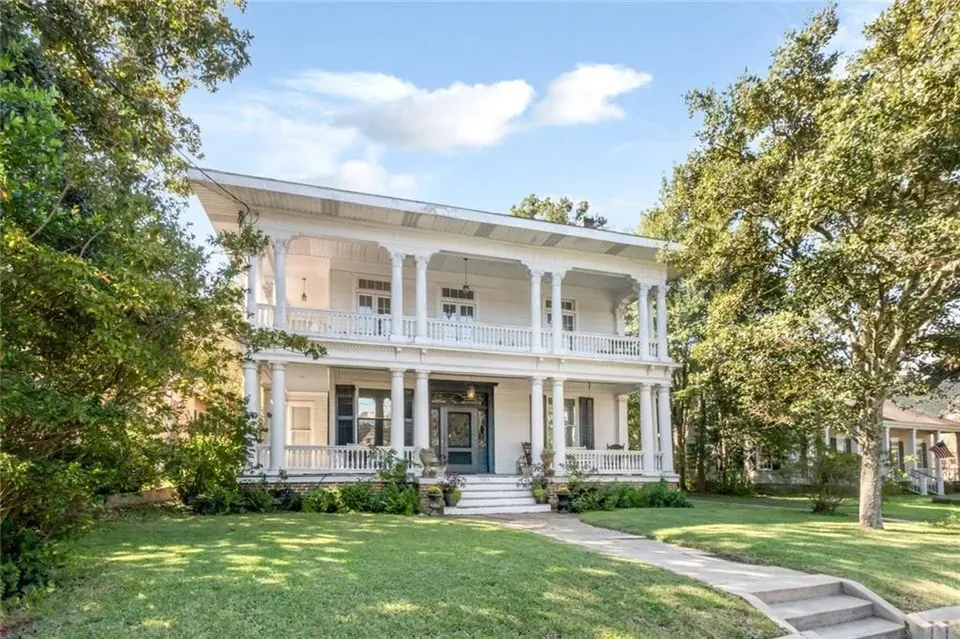 4 Bed 4 Bath Classic Historic Era Home in Mobile, AL - 2