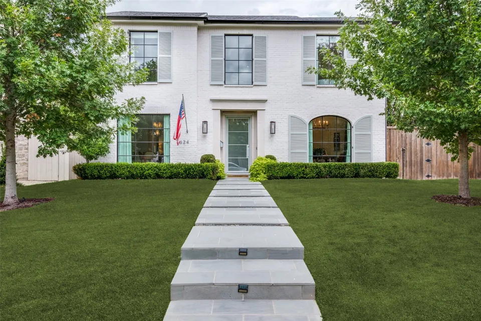 4 Bed 4 Bath Contemporary Modern in Dallas, TX