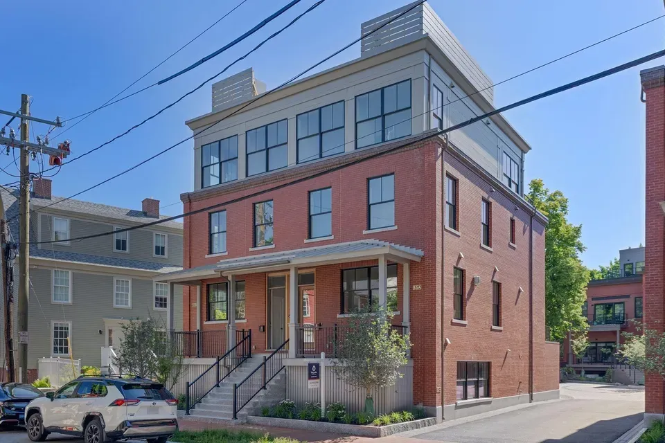 4 Bed 4 Bath Contemporary Multi-Level Townhome in Portland, ME - 4