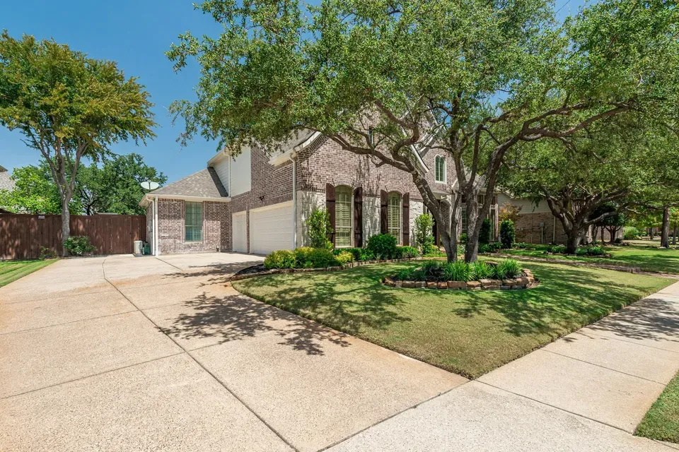 4 Bed 4 Bath Established Contemporary Home in Allen, TX - 2