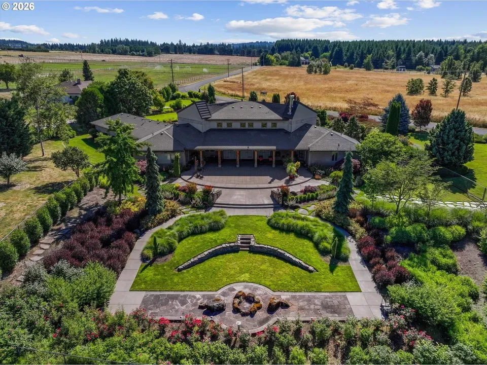 4 Bed 4 Bath Established Contemporary Home in Beaverton, OR - 2
