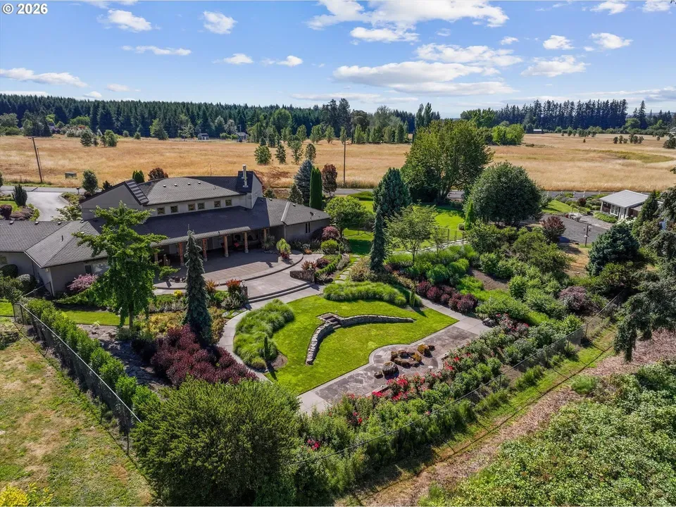 4 Bed 4 Bath Established Contemporary Home in Beaverton, OR - 3