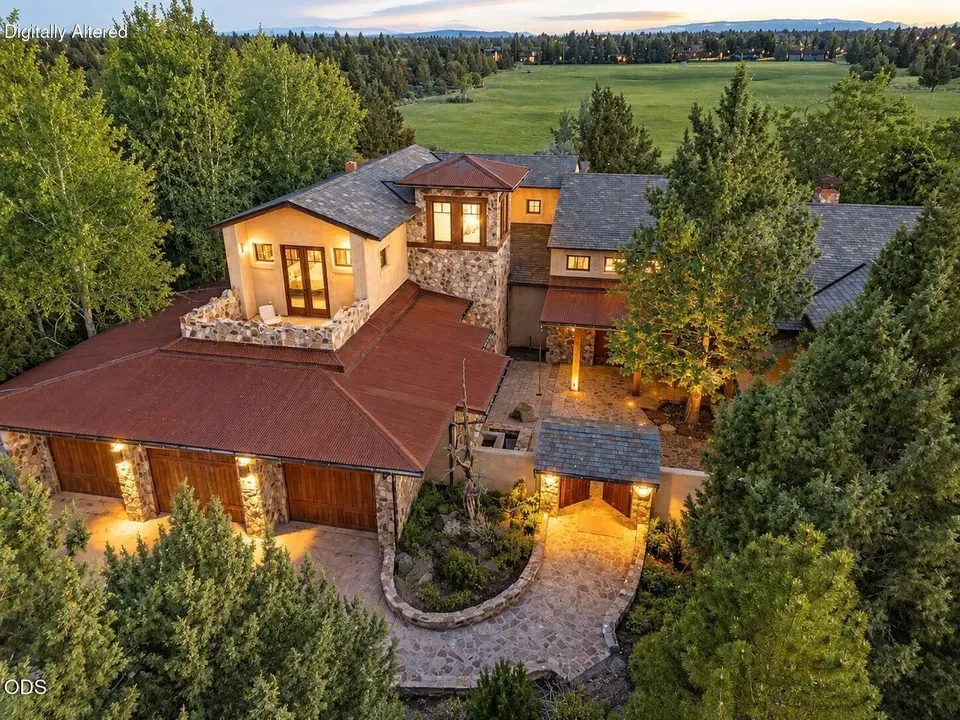 4 Bed 4 Bath Established Contemporary Home in Bend, OR - 2