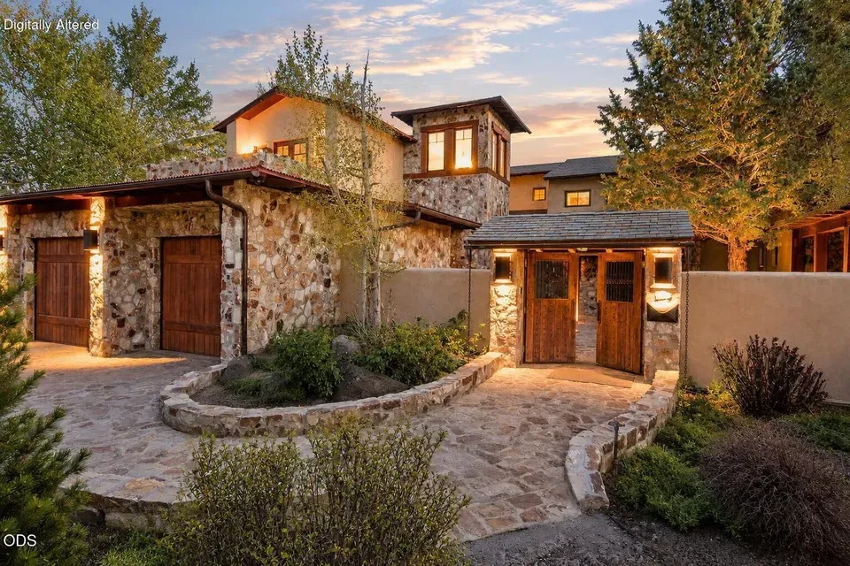 4 Bed 4 Bath Established Contemporary Home in Bend, OR - 3