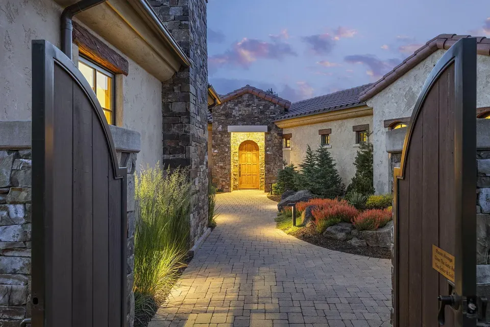 4 Bed 4 Bath Established Contemporary Home in Bend, OR - 5