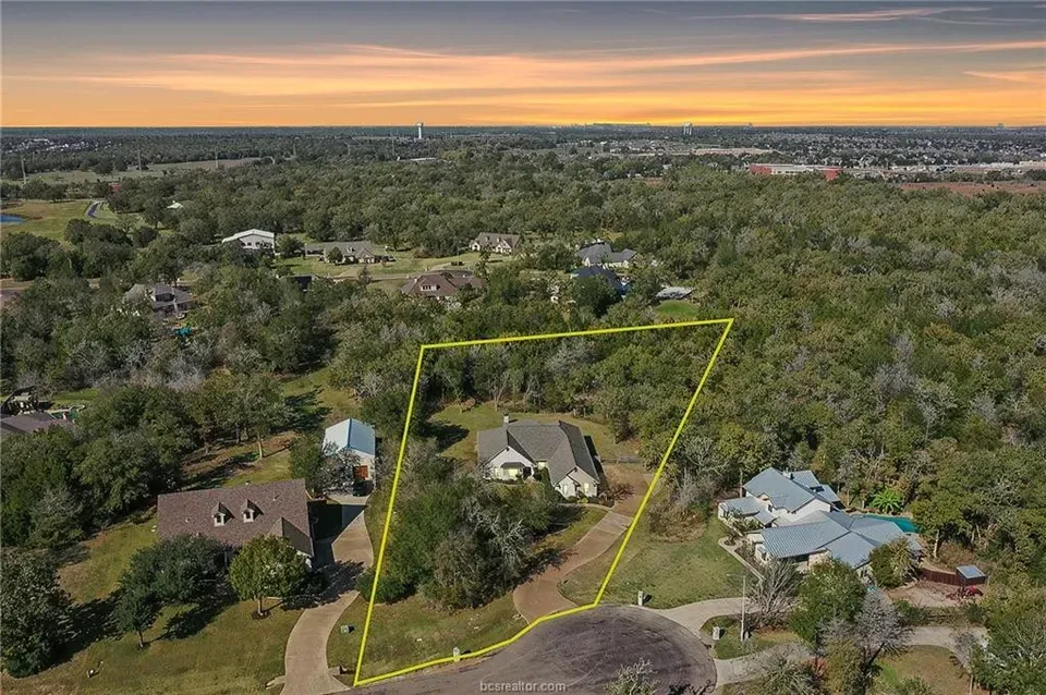 4 Bed 4 Bath Established Contemporary Home in College Station, TX - 1
