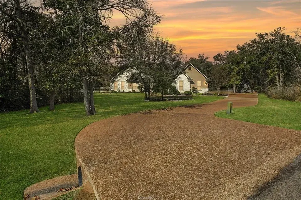 4 Bed 4 Bath Established Contemporary Home in College Station, TX - 2