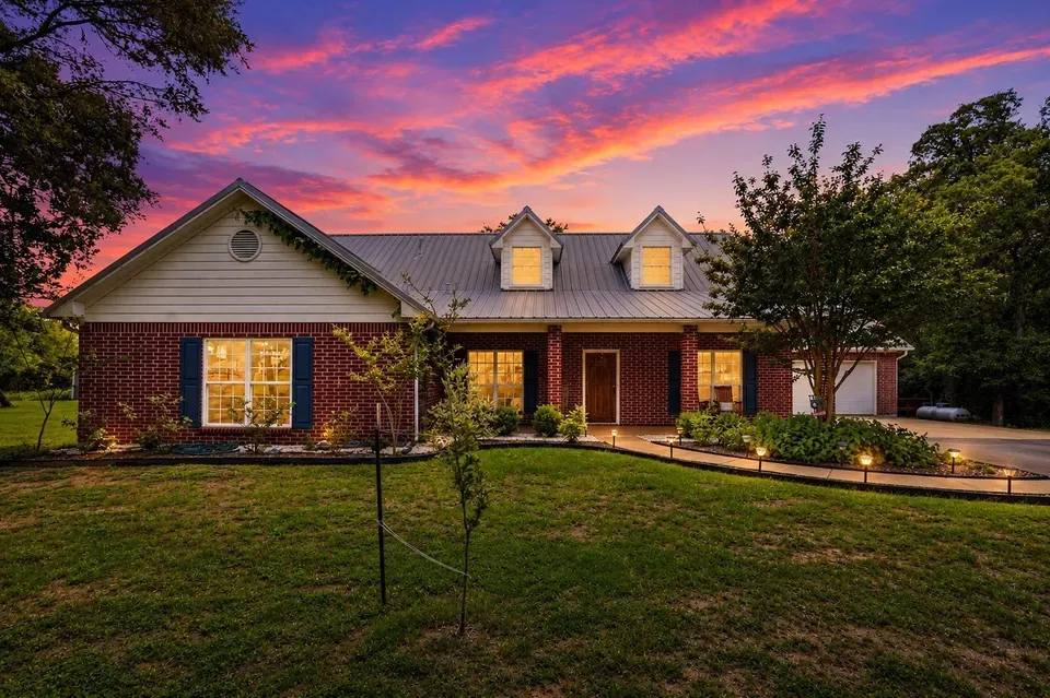 4 Bed 4 Bath Established Contemporary Home in College Station, TX - 2