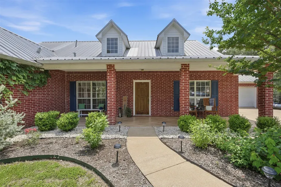 4 Bed 4 Bath Established Contemporary Home in College Station, TX - 3