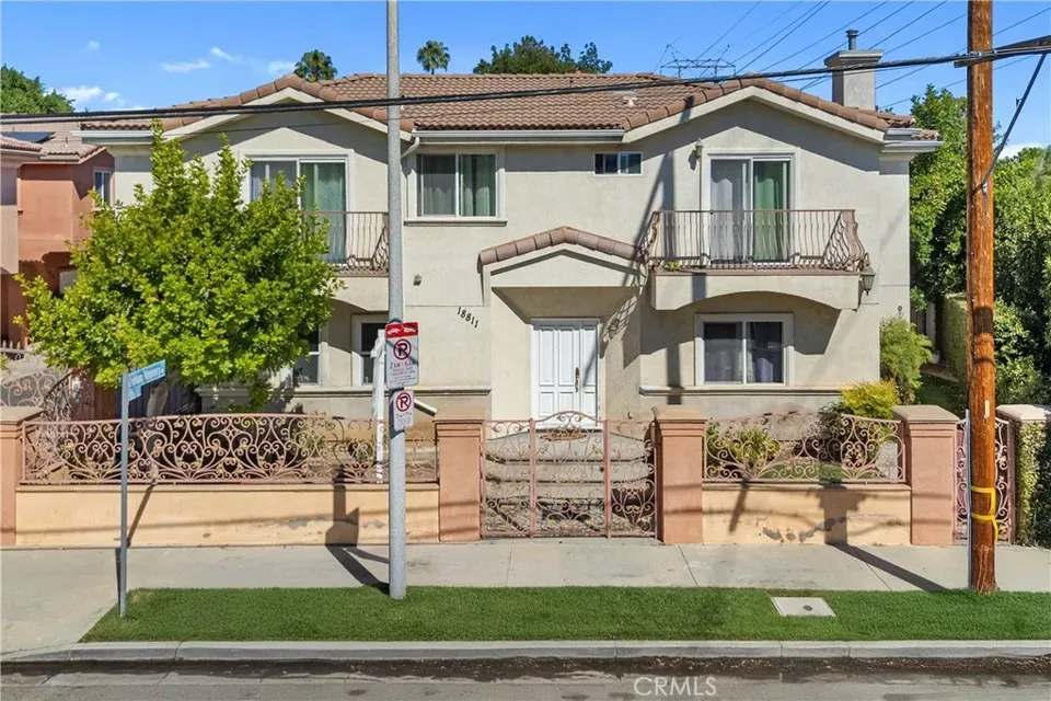 4 Bed 4 Bath Established Contemporary Home in Los Angeles, CA - 2