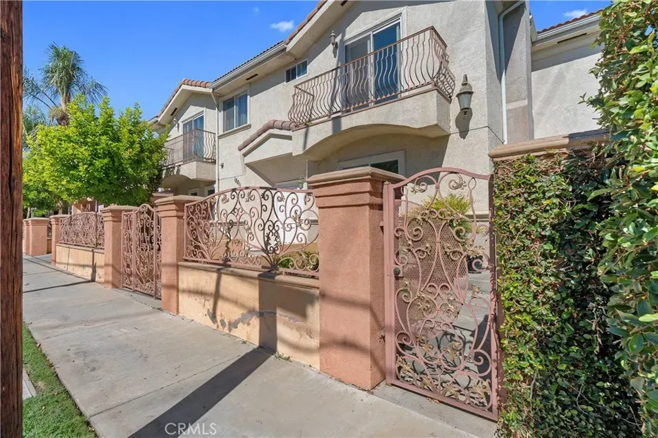 4 Bed 4 Bath Established Contemporary Home in Los Angeles, CA - 3