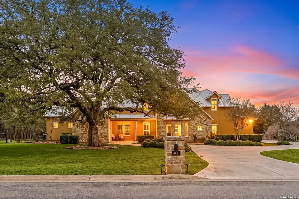 4 Bed 4 Bath Established Contemporary Home in New Braunfels, TX - 1