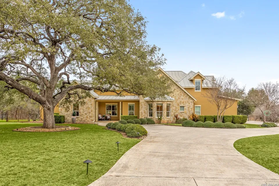 4 Bed 4 Bath Established Contemporary Home in New Braunfels, TX - 3