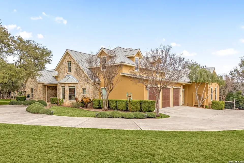 4 Bed 4 Bath Established Contemporary Home in New Braunfels, TX - 4