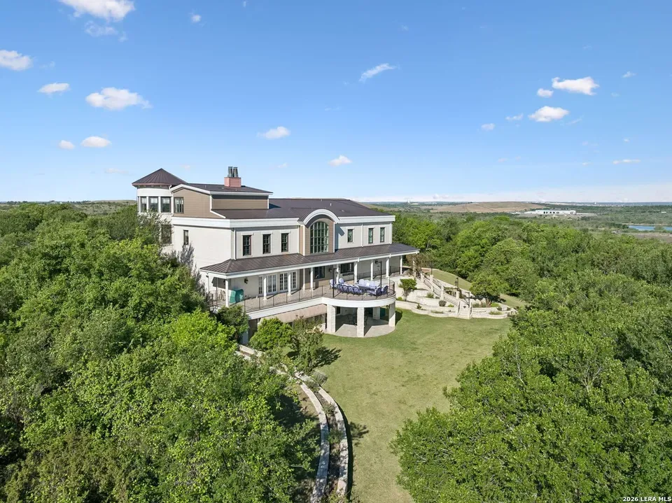 4 Bed 4 Bath Established Contemporary Home in New Braunfels, TX - 3