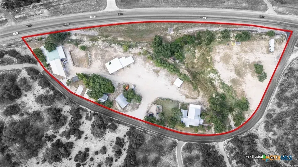 4 Bed 4 Bath Established Contemporary Home in New Braunfels, TX - 2