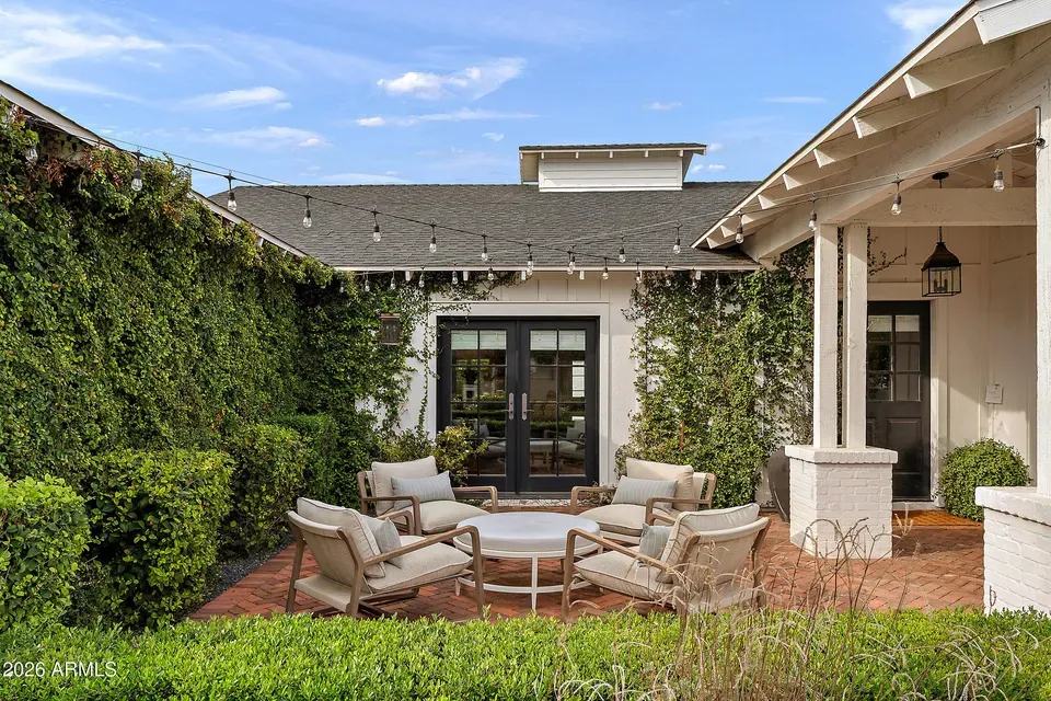 4 Bed 4 Bath Established Contemporary Home in Scottsdale, AZ - 2