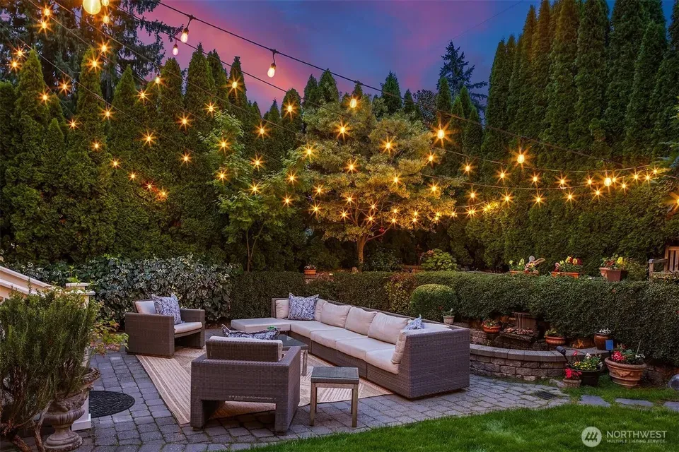 4 Bed 4 Bath Established Contemporary Home in Seattle, WA - 1
