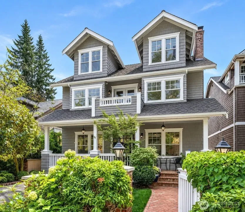4 Bed 4 Bath Established Contemporary Home in Seattle, WA - 2