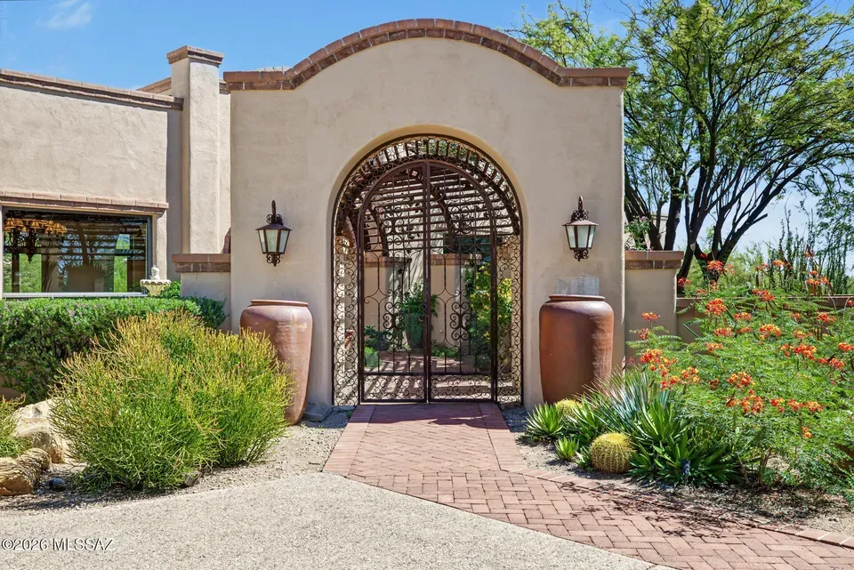 4 Bed 4 Bath Established Contemporary Home in Tucson, AZ - 1