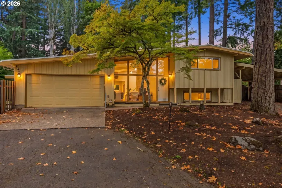 4 Bed 4 Bath Established Mid-Century Residence in Beaverton, OR