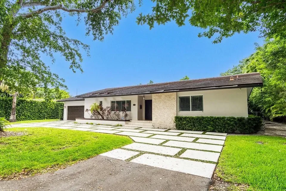 4 Bed 4 Bath Established Mid-Century Residence in Coral Gables, FL - 2