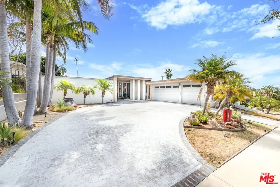 4 Bed 4 Bath Established Mid-Century Residence in Los Angeles, CA