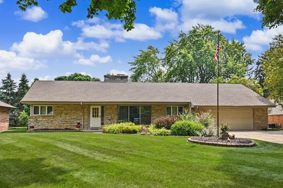 4 Bed 4 Bath Established Mid-Century Residence in Milwaukee, WI - 2