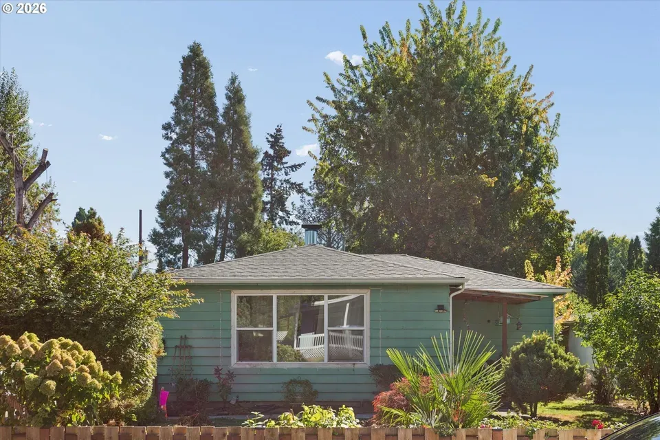 4 Bed 4 Bath Established Multi-Level Townhouse in Beaverton, OR