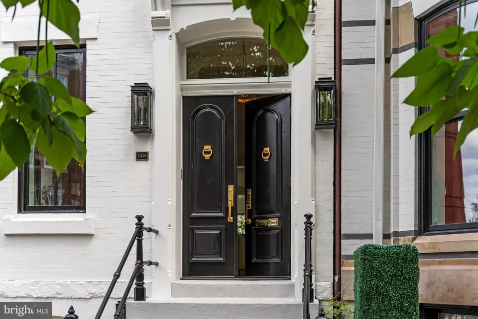 4 Bed 4 Bath Established Multi-Level Townhouse in Washington, DC - 1