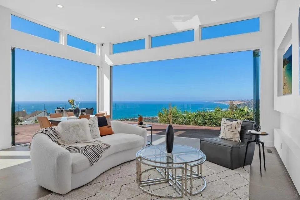 4 Bed 4 Bath Mid-Century Modern in San Diego, CA