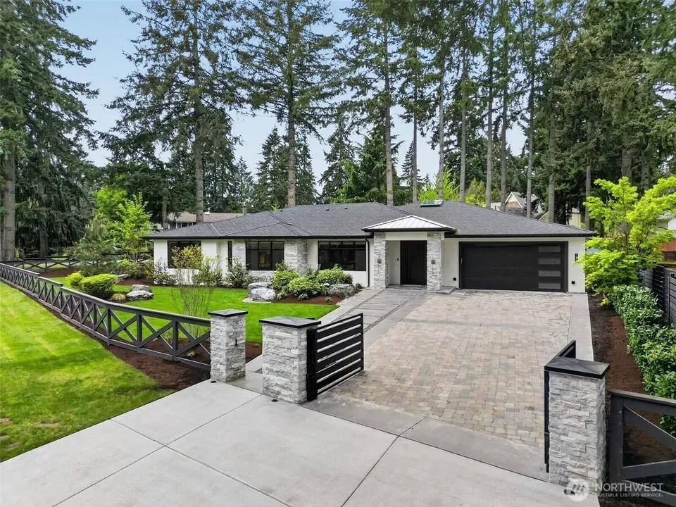 4 Bed 4 Bath Modern Architectural Estate in Bellevue, WA - 2