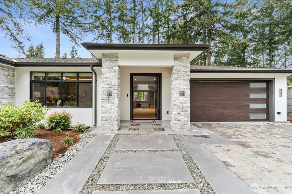 4 Bed 4 Bath Modern Architectural Estate in Bellevue, WA - 3
