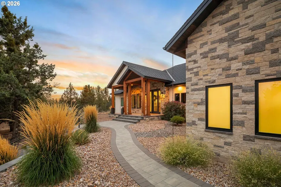 4 Bed 4 Bath Modern Architectural Estate in Bend, OR - 3