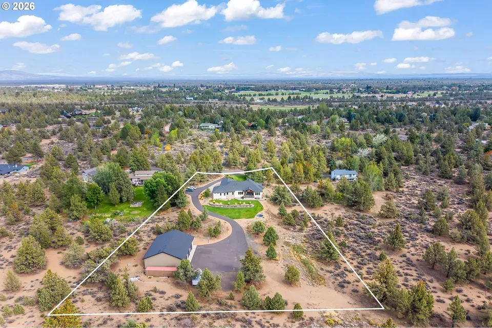 4 Bed 4 Bath Modern Architectural Estate in Bend, OR - 5