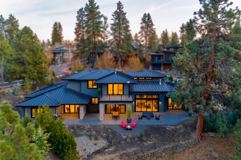 4 Bed 4 Bath Modern Architectural Estate in Bend, OR - 2
